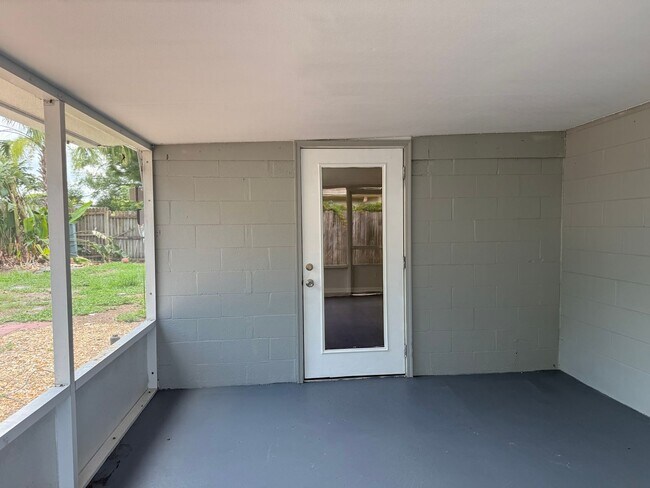 Building Photo - Available Now! Beautiful Single Family Por...