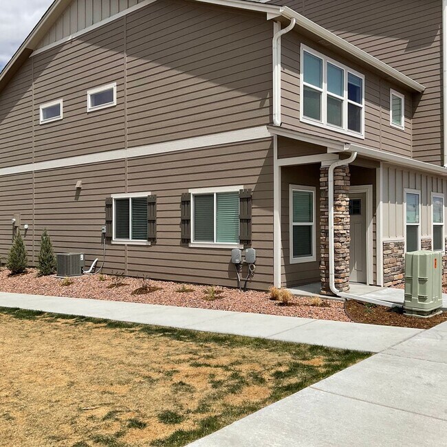 Building Photo - Beautiful Townhome in Townes At Woodmen Heights