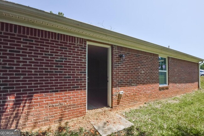 Building Photo - 541 Dove Way