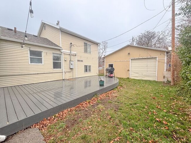 Building Photo - 2 bed 2 bath home with expansive garage and lot's of updates!