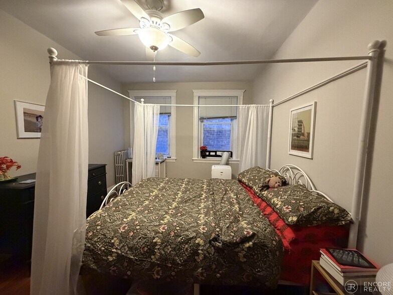 Building Photo - 11 Gray St