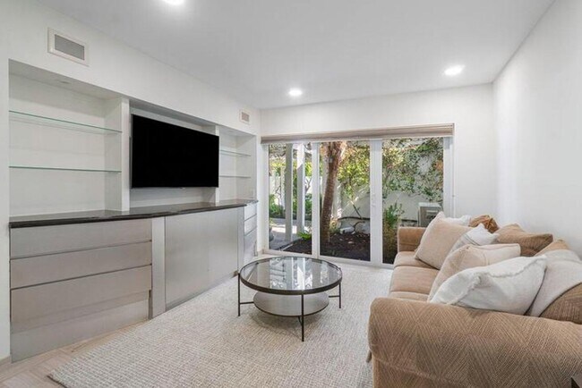 Building Photo - 6110 N Ocean Blvd