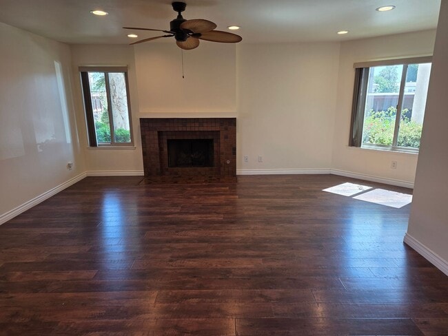 Building Photo - Sharp one level 3-bedroom 2 bath condominium which features two patios. Many amenities.