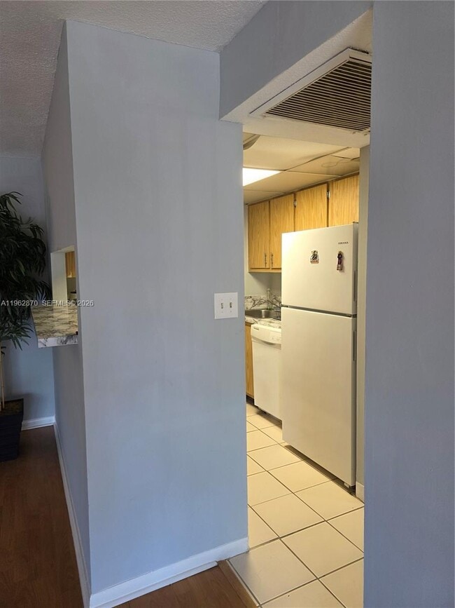 Building Photo - 5825 Washington St