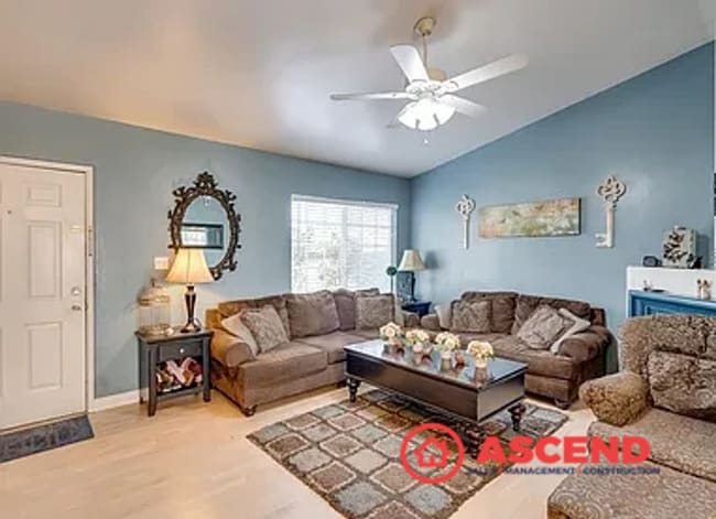 Building Photo - Cute Home Located Near Shopping in the Ros...