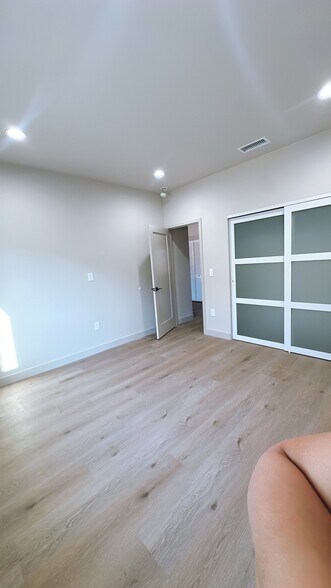 Building Photo - 11156 S Dallas Dr