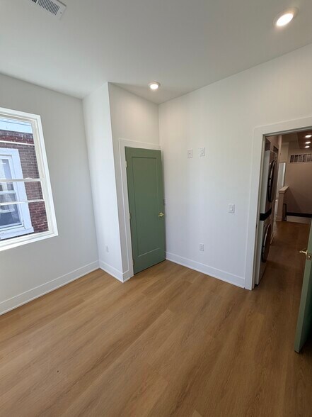 Building Photo - 1325 Kerbaugh St