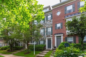 Building Photo - 3 Bed 3.5 Bath - Silver Spring Townhouse -...