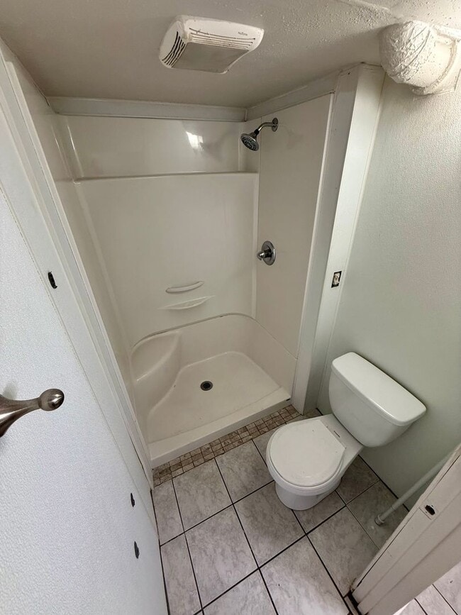 Building Photo - 3 Bedroom, 2 Bathroom WITH a Move in Special!