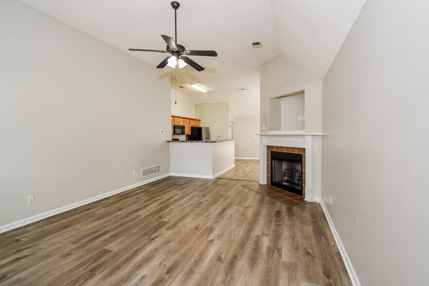 Building Photo - 9889 Southern Oak Way