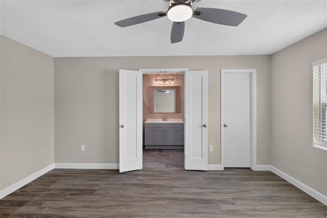 Building Photo - 3701 Feather Dr