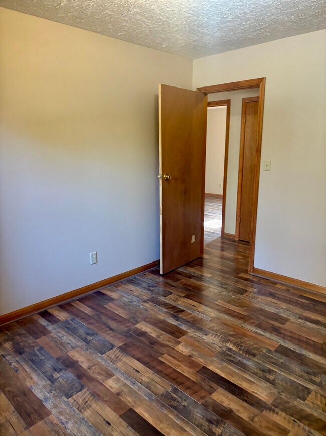 Building Photo - Deposit Special !