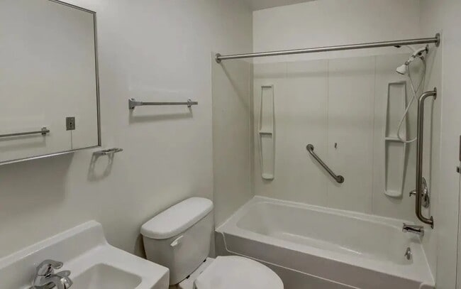 Building Photo - 201 W Delaware St