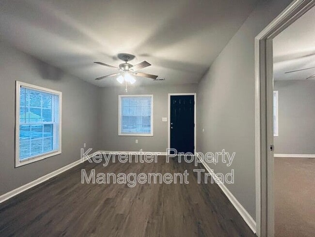 Building Photo - 1405 Leonard Ave