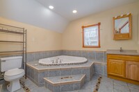 Building Photo - Newly Available 6 Bed 2 Bath House with Ce...