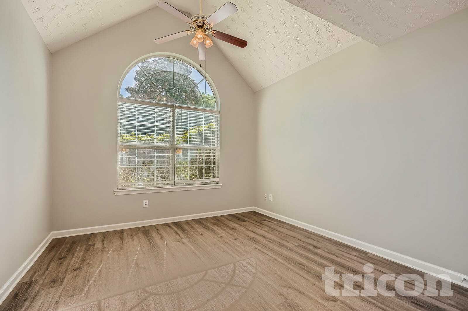 Building Photo - 552 Howell Dr