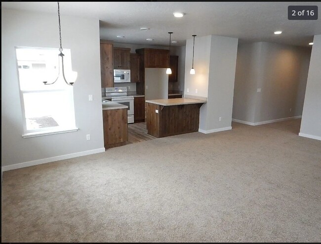 Building Photo - Newer 3/2 bedroom Home in Prineville