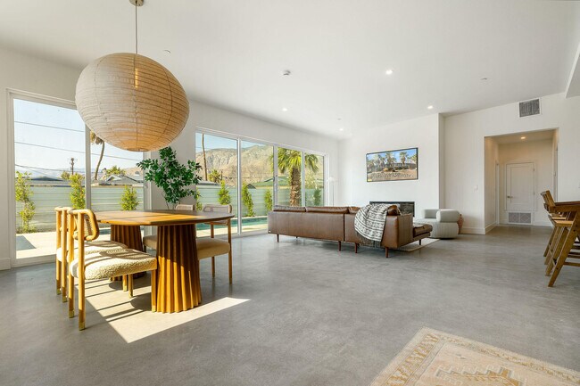 Building Photo - 361 W Sunview Ave