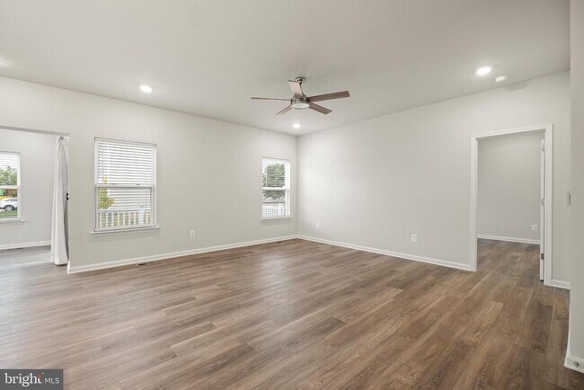 Building Photo - 148 Huntwell W Ave