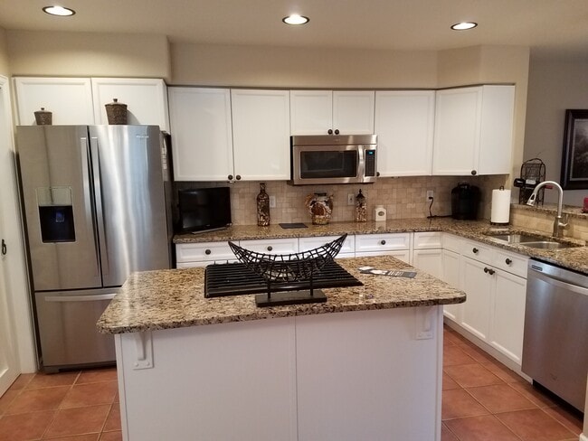 Building Photo - 9484 Southern Hills Cir.