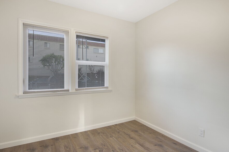 bedroom - 4091 Rosecrans Ave