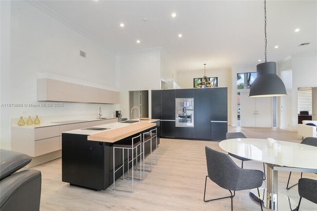 Building Photo - 3041 Birkdale Dr