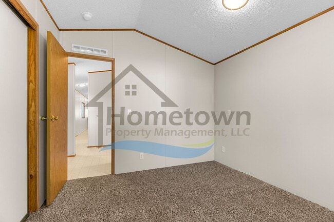 Building Photo - 2 Bedroom 1 Bath Home with Off-Street Parking Available in Athol!