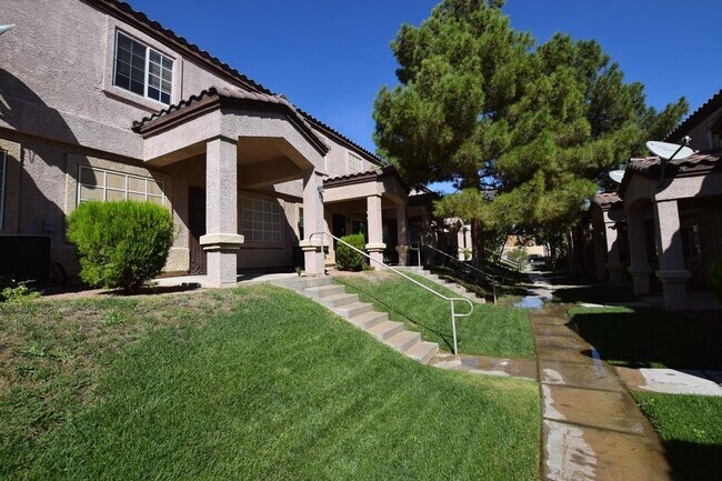 Building Photo - Beautiful 3 Bedroom & 2 1/2 Bath Condo.
