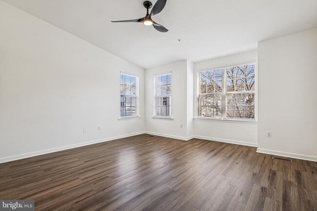 Building Photo - 8 Crusader Ct