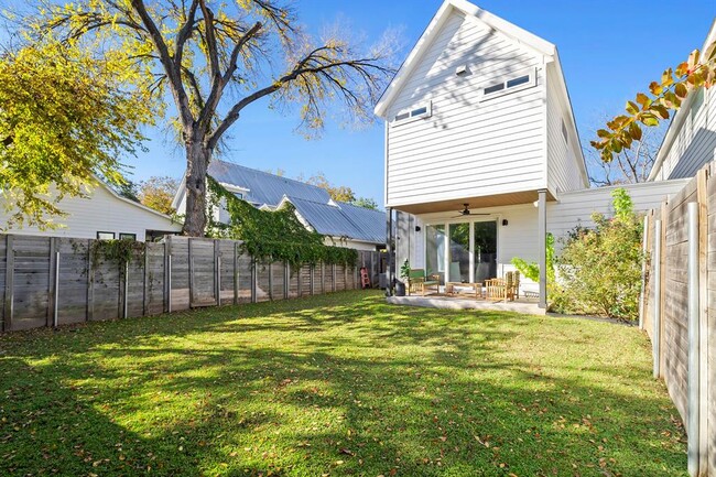 Building Photo - 404 Powell Cir