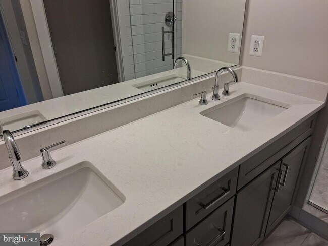 Building Photo - 5158 Ridgeview Retreat Dr