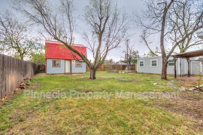 Building Photo - 2205 Live Oak St