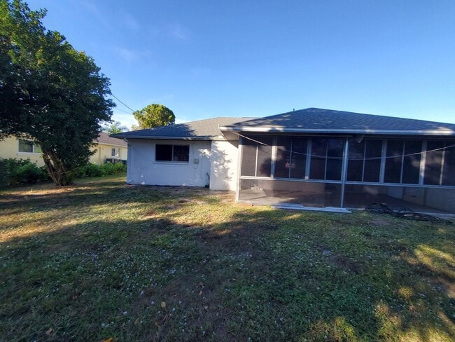 Building Photo - 1436 SE 33rd Terrace