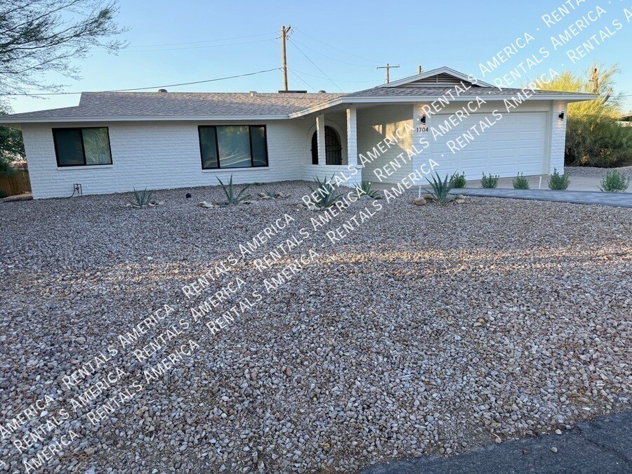 Building Photo - 1704 E Pickrell Dr