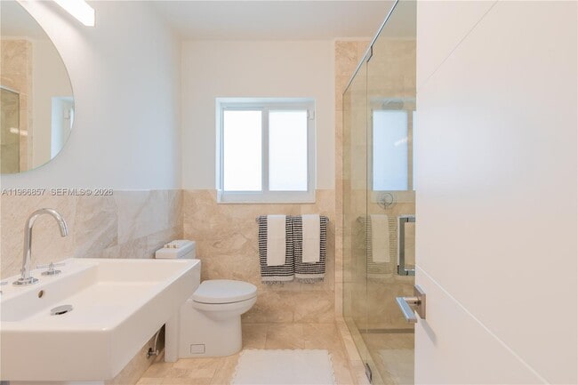 Building Photo - 920 Alava Ave