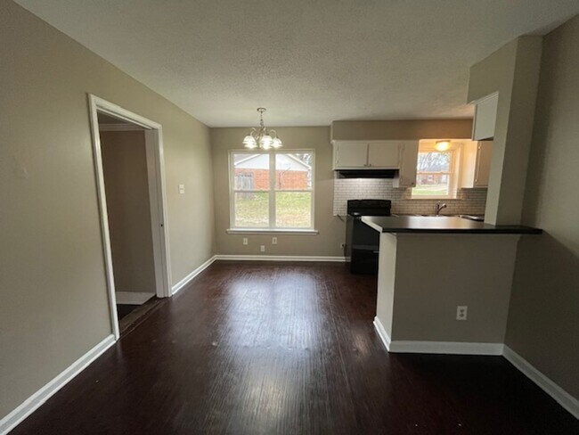 Building Photo - Renovated 4 Bedroom 1 Bath Home for Rent!