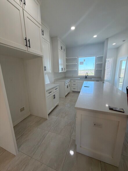 Building Photo - 4410 Escondido Ln S