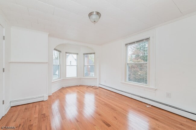 Building Photo - 55 Madison St