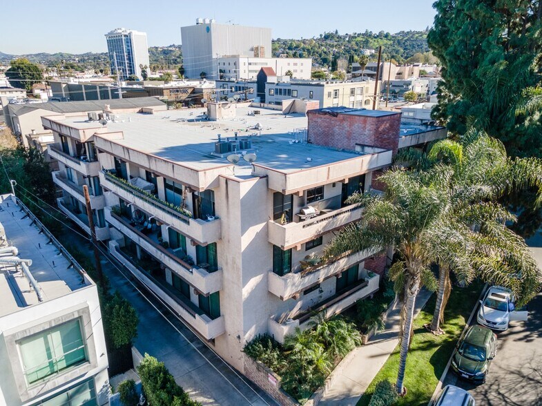 Building Photo - 14923 Moorpark St