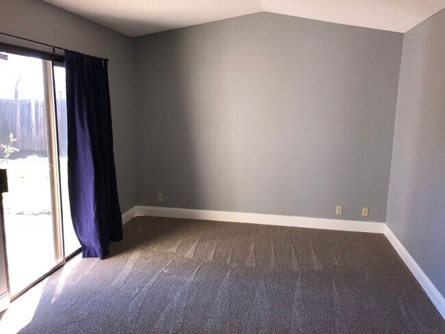 Building Photo - 1409 Elm St