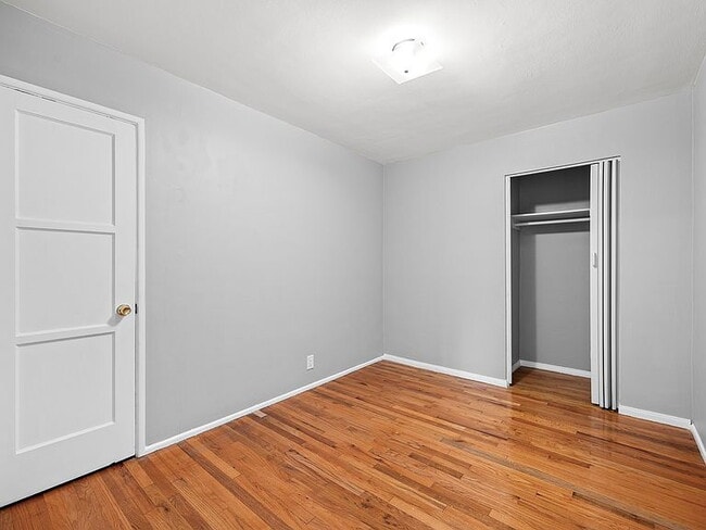 Building Photo - "Spacious 4-Bed, 3-Bath Oasis in Prime Los Angeles Location - 2080 Sq Ft of Comfort!"