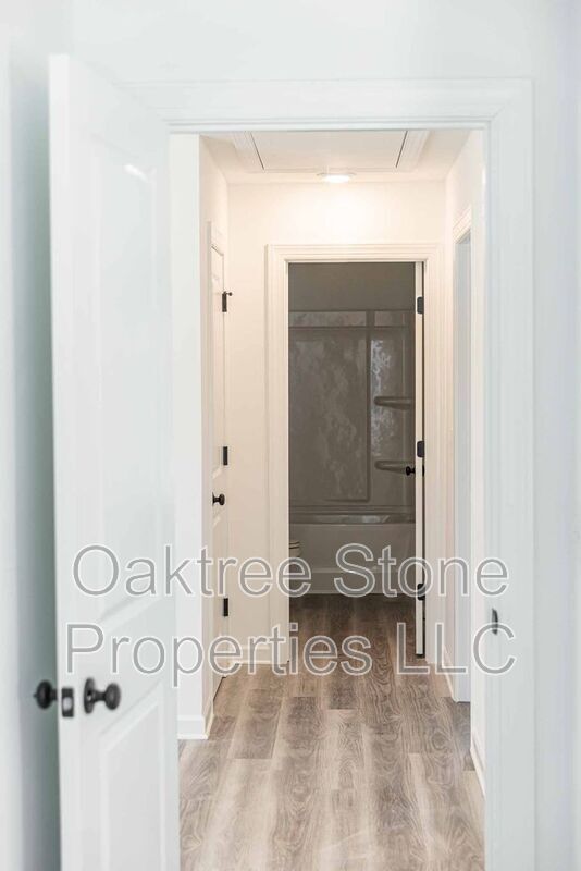 Building Photo - 3362 Skyland Dr