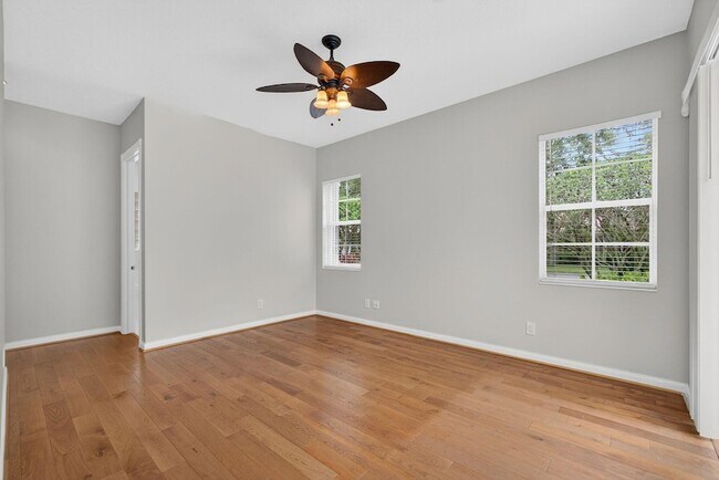 Building Photo - 121 Savona Dr