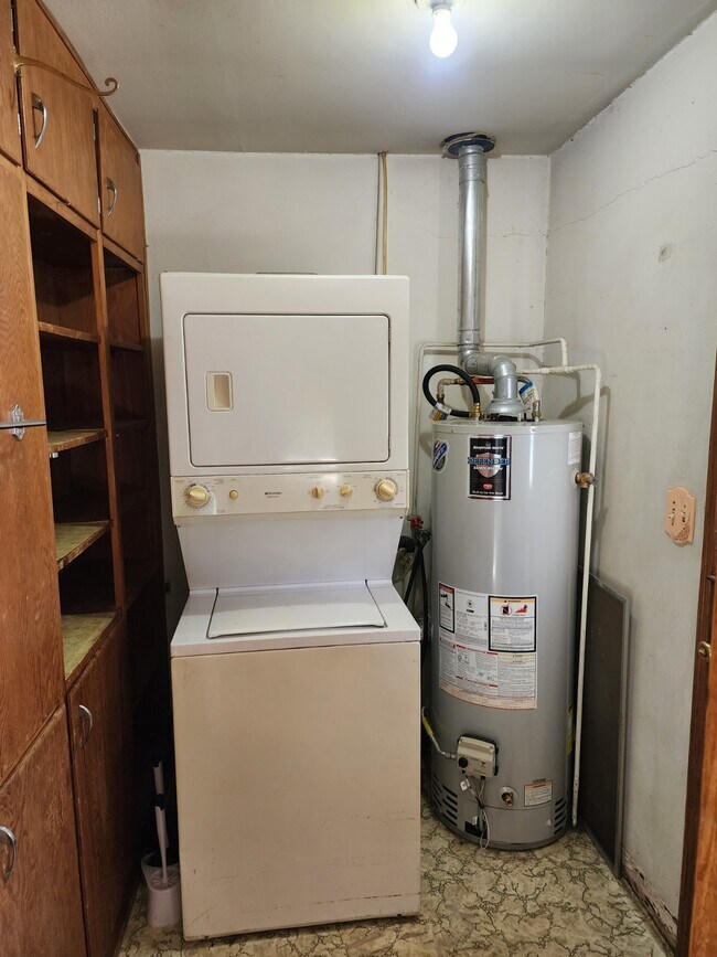 Laundry room - 813 East Ave S