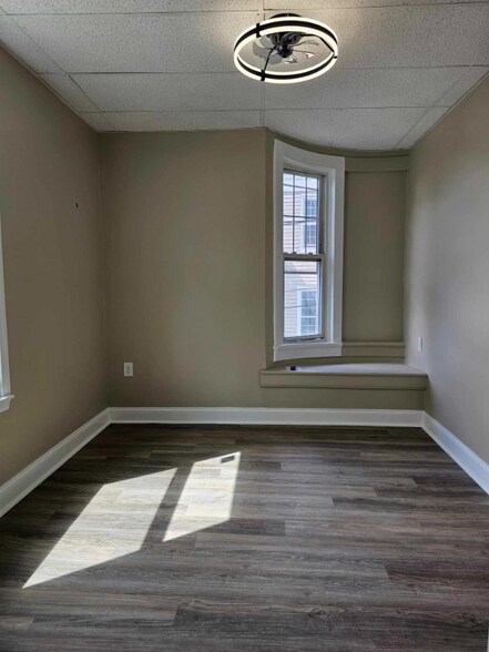 Building Photo - 233 W Madison St