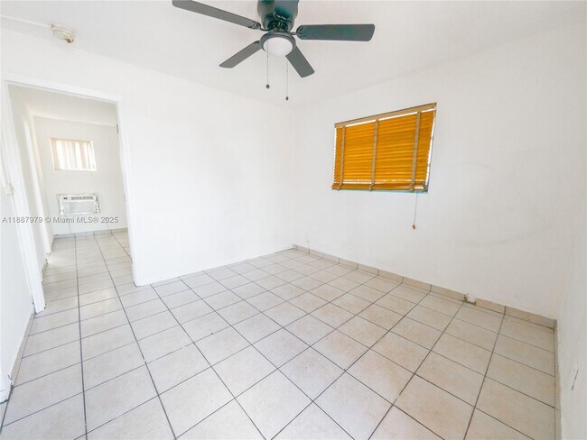 Primary Photo - 1716 NW 19th St