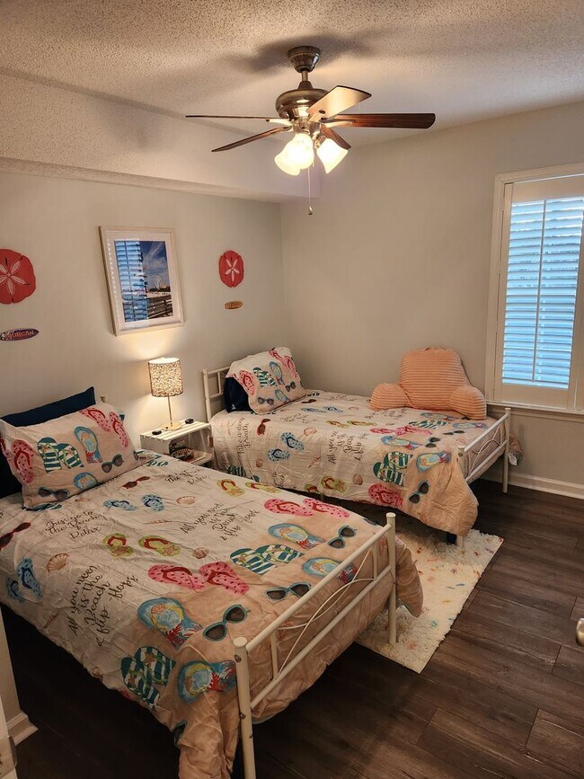 Building Photo - South Bay Lakes 2-Bedroom, 2-Bathroom Condo