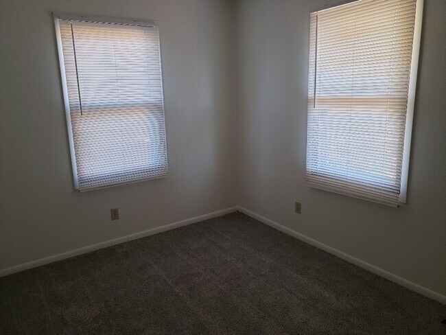 Building Photo - Very nice 4 bedroom, 3 bath home near Palmer Park