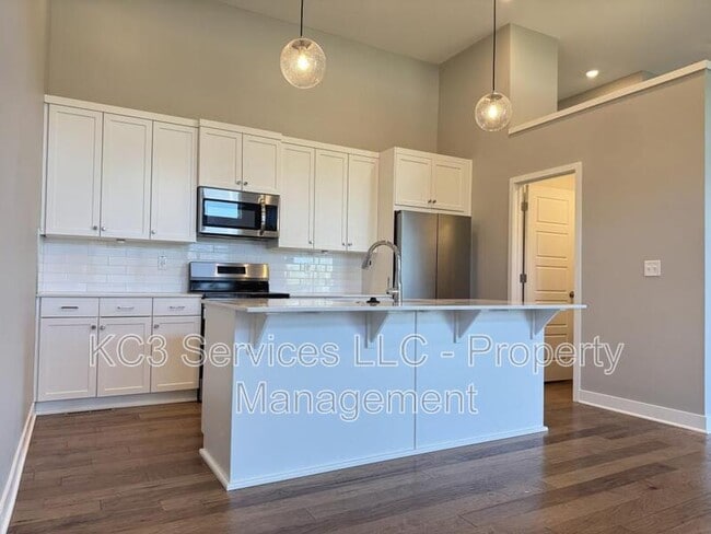 Building Photo - 2026 SW Holdbrooks Dr