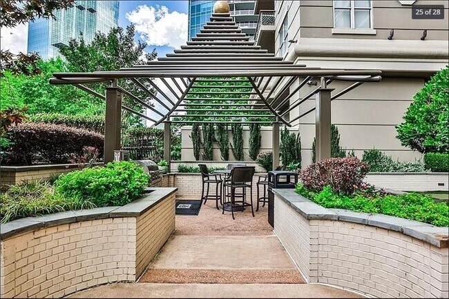 Building Photo - 3334 Peachtree Rd NE